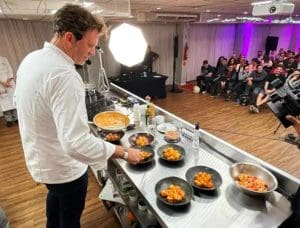 Balneário Saboroso encerra com aula-show do chef Carlos Bertolazzi
