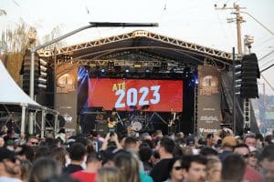 Festival de cervejaria em Pomerode reúne mais de 10 mil pessoas