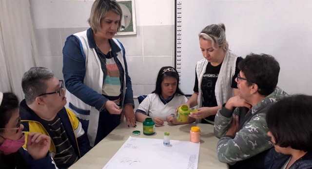 Artes visuais dos alunos da Apae de Balneário Camboriú vão virar livro