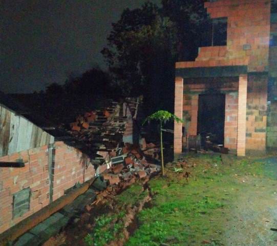 Ventos e chuvas ocasionam estragos e deslizamentos no Estado
