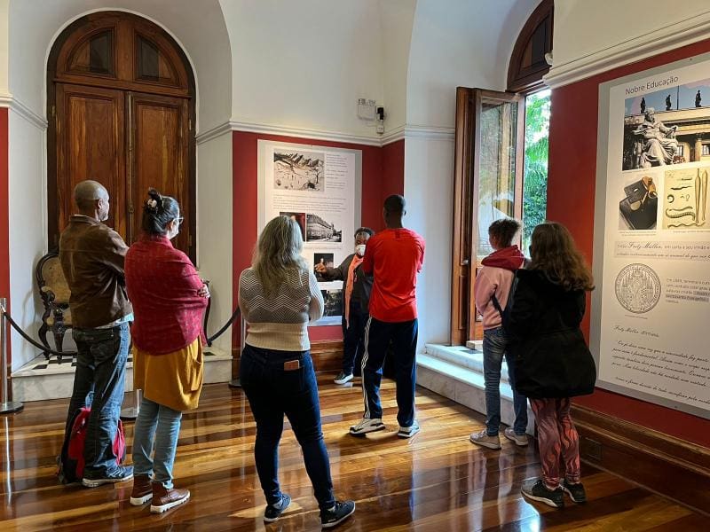 Projeto leva pessoas em situação de rua a locais culturais de Florianópolis
