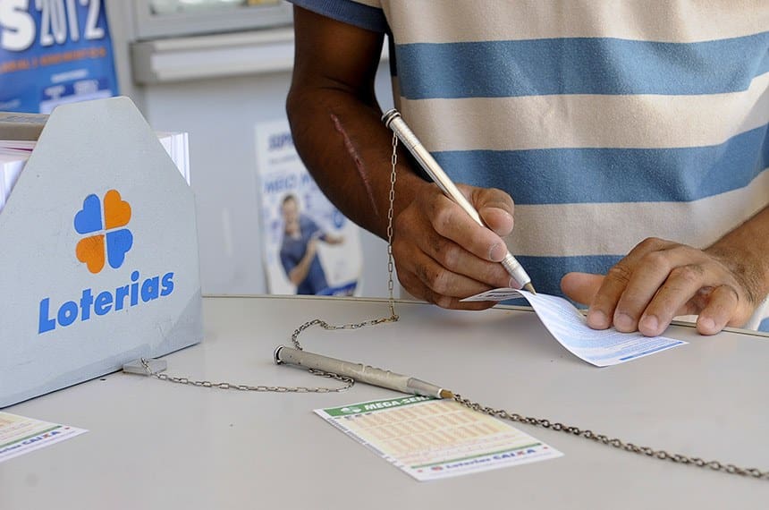 Mega-Sena acumula e prêmio principal vai para R$ 92 milhões
