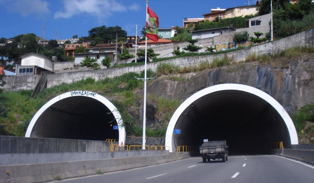 Acidente em saída de túnel deixa um homem morto na Capital