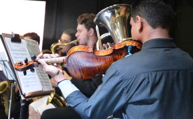 Parada Cultural acontece neste sábado em Camboriú