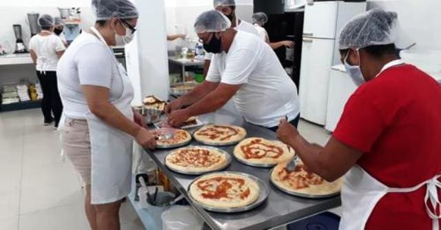 Camboriú abre inscrições para curso que ensina a fazer pizza italiana
