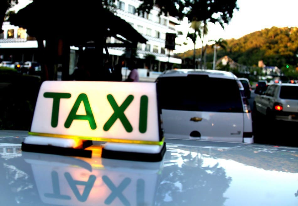 Taxistas devem fazer vistoria nos veículos para atuar na Oktoberfest