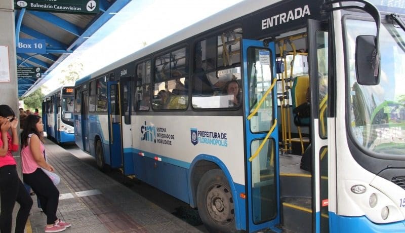 Capital tem linhas de ônibus suspensas em razão das fortes chuvas