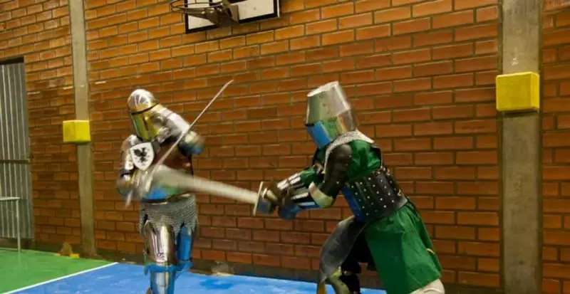 UFSC tem batalhas medievais com direito a espadas e armaduras
