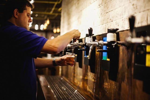 Blumenau: Oktoberfest terá pela primeira vez serviço automatizado de chope