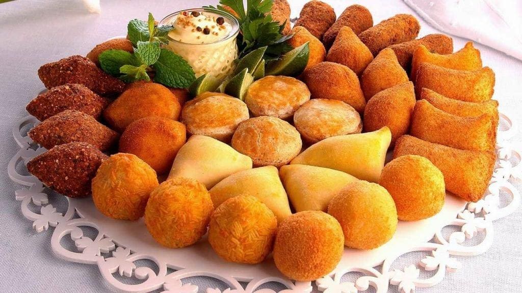Lei proíbe venda e consumo de salgadinhos, refris e doces em escolas estaduais