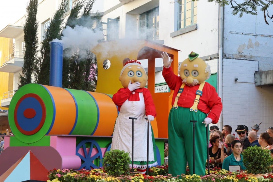 Vila Itoupava receberá desfile da Oktoberfest neste domingo