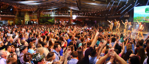Confira público, atrações e o que aconteceu no primeiro dia da Oktoberfest