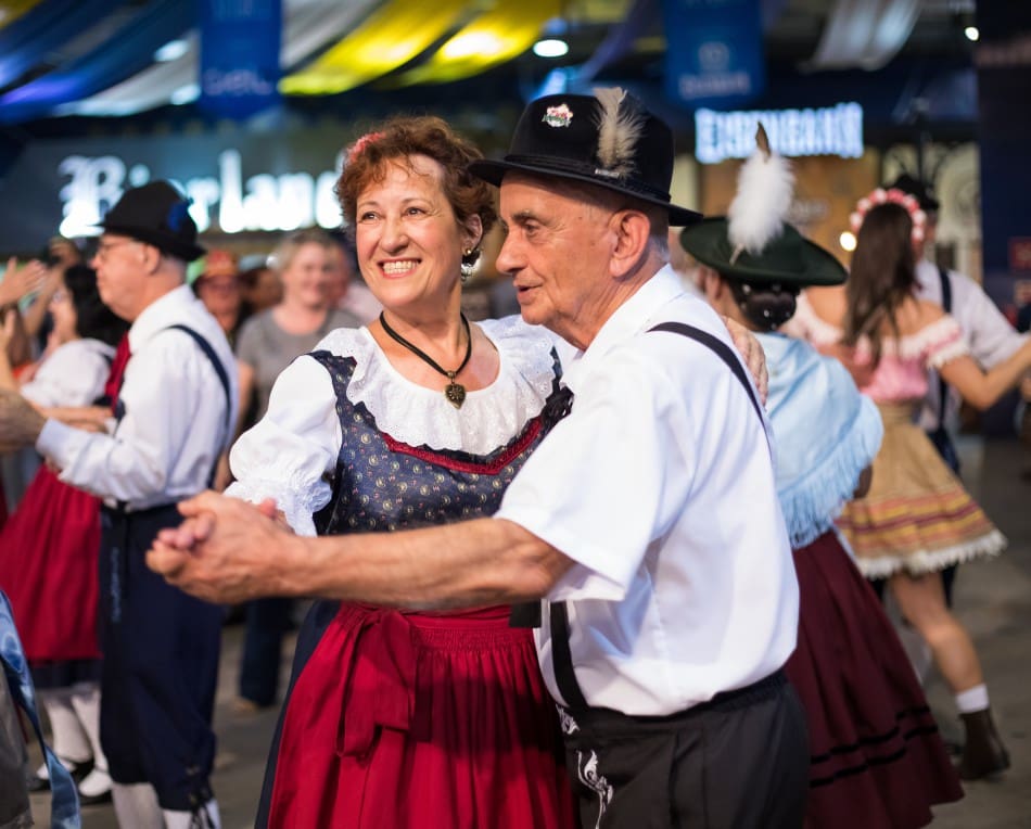 Oktoberfest terá noite especial com gincaneiros e grupos de Stammtisch