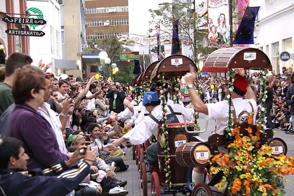 Vai começar a Oktoberfest Blumenau: saiba como aproveitar a festa