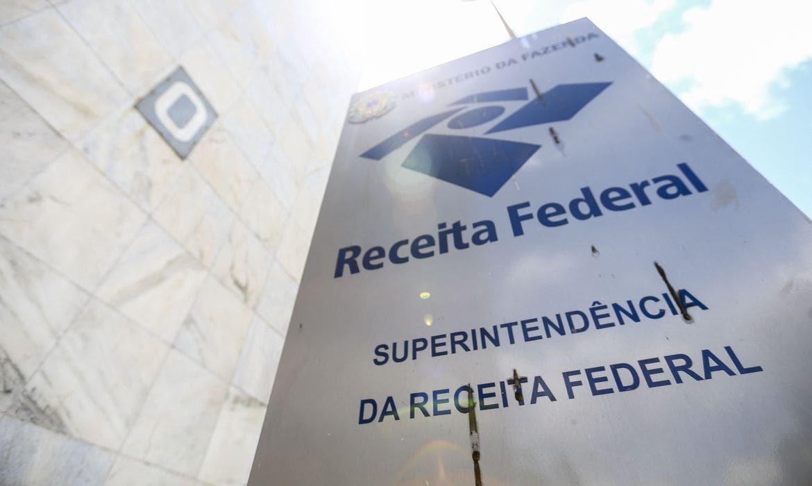 Receita prevê pagar R$ 16 bilhões no primeiro lote do IR 2026