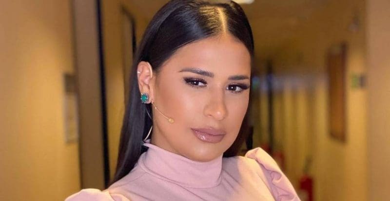 Homem troca esposa por perfil falso da cantora Simone Mendes