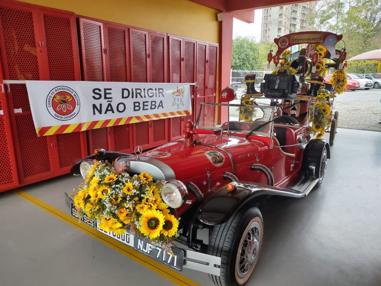 Corpo de Bombeiros estreia nos desfiles da Oktoberfest Blumenau