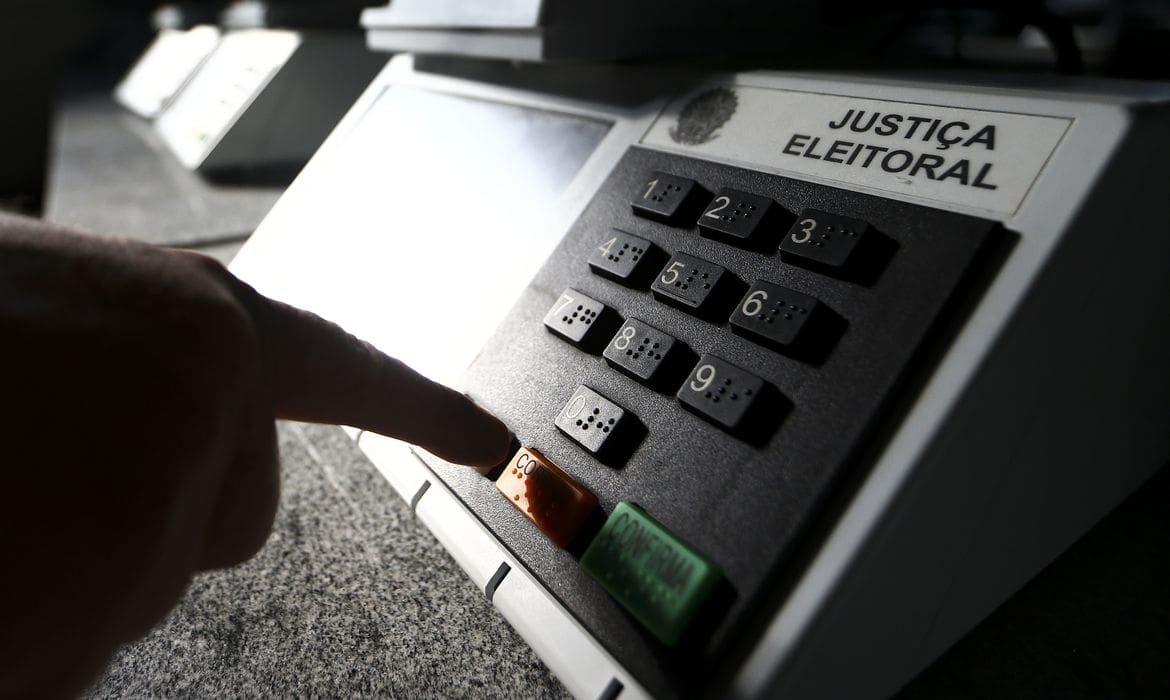 Por que o eleitor votará em dois senadores em 2026? Entenda