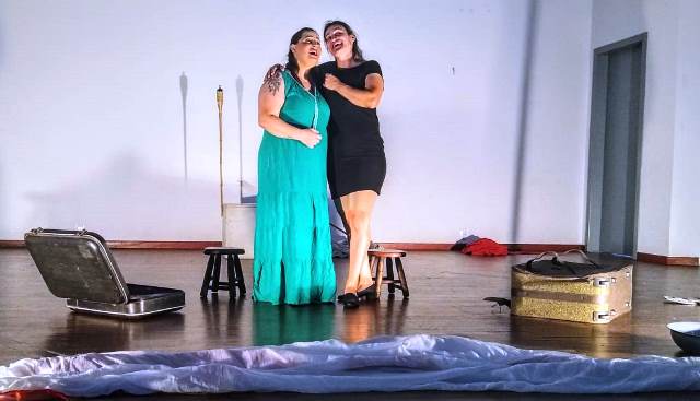 Biblioteca de Balneário Camboriú recebe o espetáculo “Elas” na quinta