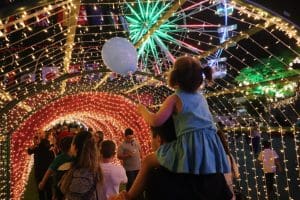 Luzes e entrega da chave da cidade marcam o início do Natal em Blumenau