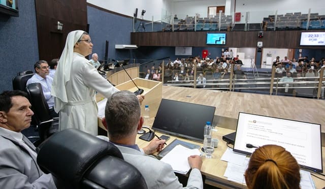 Diretoria do Hospital de Itajaí esclarece dúvidas em audiência pública