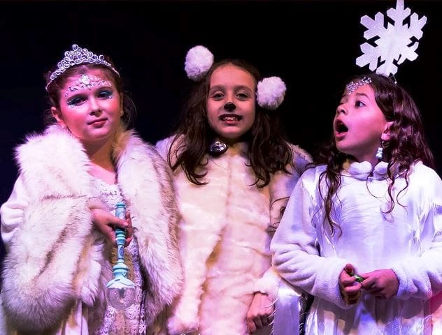 Em Balneário Camboriú, Teatro Bruno Nitz terá apresentações neste sábado