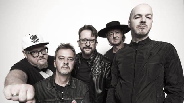 Nenhum de Nós faz show gratuito no Weihnachtsmarkt de Ibirama