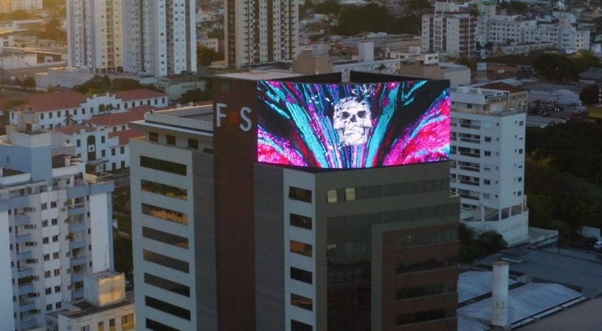 Circo tenta bater recorde de Globo da Morte nas alturas em Florianópolis