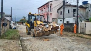 Recolhimento de entulhos e limpeza da rua são prioridades em São José