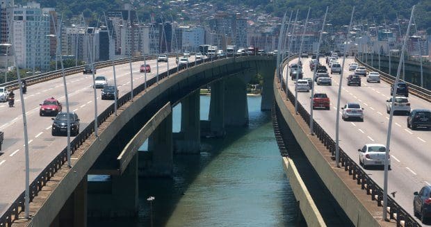 Pontes de Florianópolis terão faixa restrita neste sábado