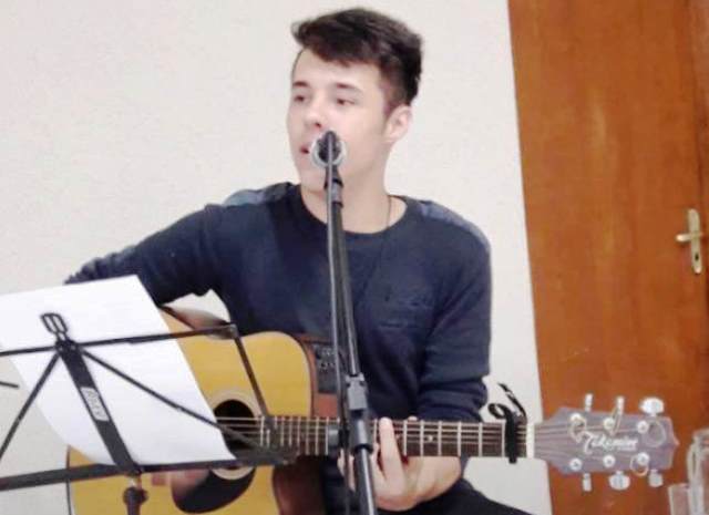 Radicado em Florianópolis, Victor Grassi leva sua música para os palcos da Ilha