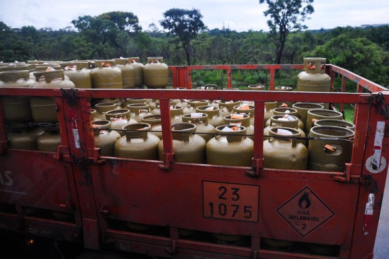 Gás de graça: recarga de botijão é liberada; saiba como receber