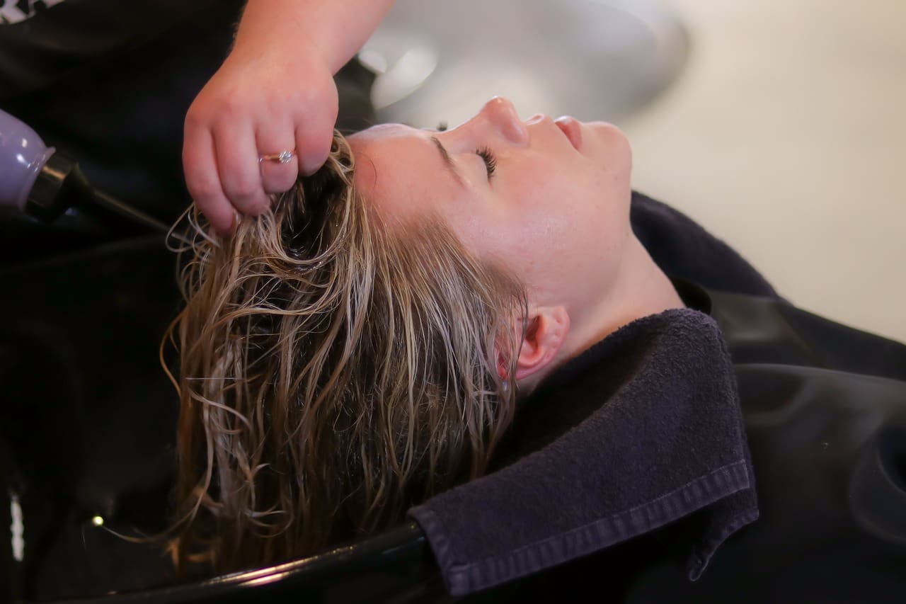 Anvisa anuncia novas restrições de produtos para cabelo