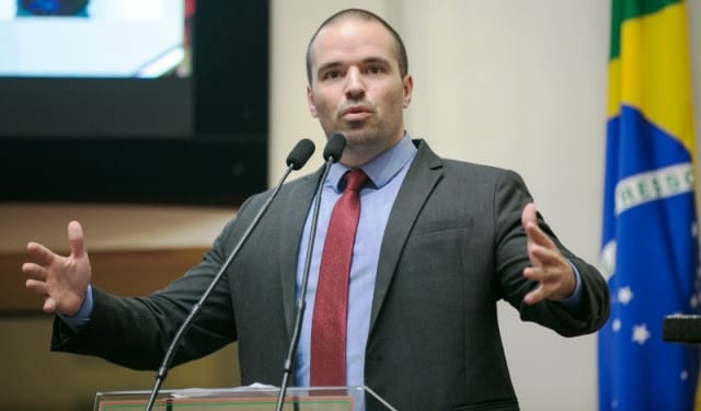 Jessé protocola projeto que garante acompanhante para mulheres em consultas