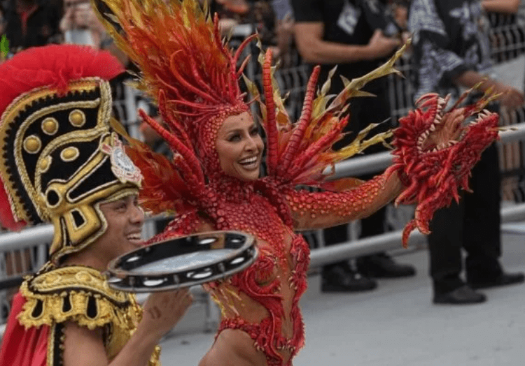 Escolas de São Paulo mostram cultura negra, indígenas e samba