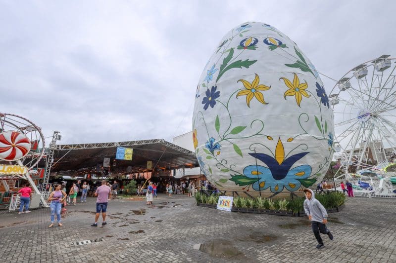 Pomerode conquista recorde de maior ovo decorado do mundo