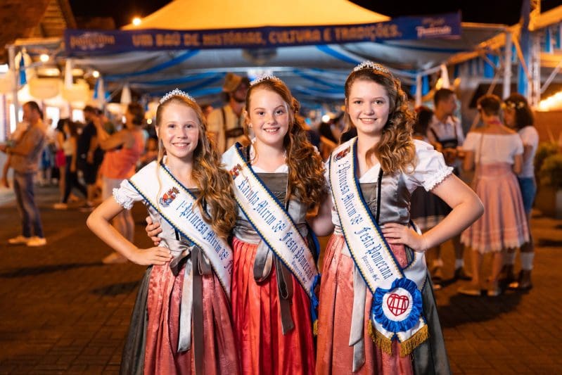 Conheça candidatas mirins que concorrem a realeza da Festa Pomerana