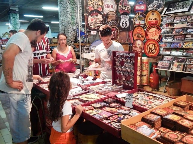 Brusque: Mercado de Pulgas terá baile dos anos 70/80 em março