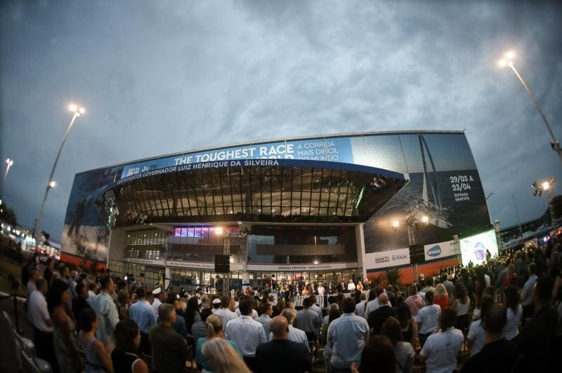 Vila da regata abre ao público com expectativa de receber mais de 500 mil pessoas