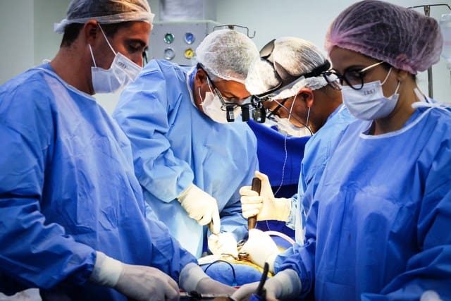 Em 22 dias, mais de 10 mil pacientes saíram da fila de cirurgias eletivas