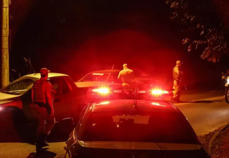 Homem é atingido por tiros ao sair de quadra de futebol em São José