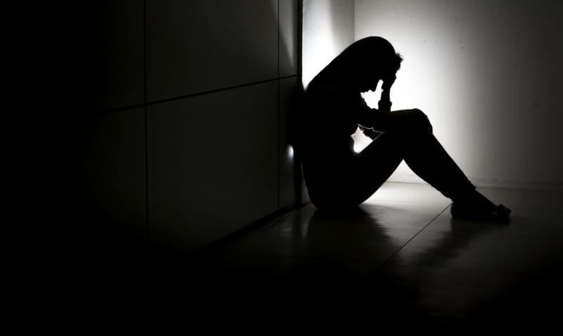 Pobreza eleva em 3 vezes risco de ansiedade e depressão
