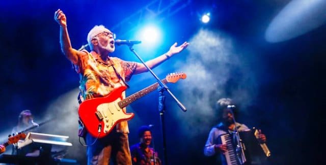 VÍDEO: Show de Gilberto Gil levou milhares de pessoas ao Largo da Alfândega