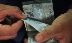 Salário mínimo sobe para R$ 1.621 e passa a valer hoje