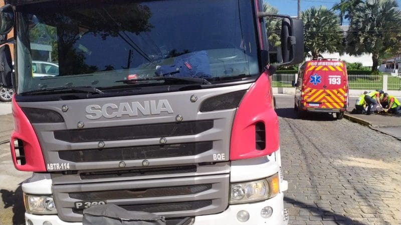 Óleo na pista causa acidente e deixa motociclista ferido&nbsp;