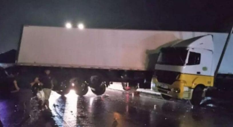 Acidente deixa motorista em estado grave e provoca bloqueio da BR-101 em Joinville