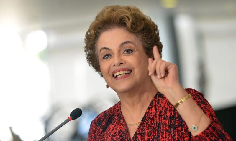 Ex-presidente Dilma é internada em Xangai com pressão alta e tonturas