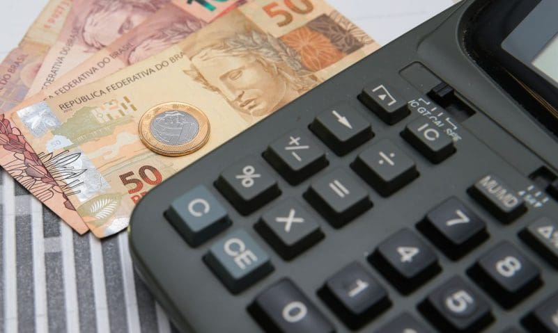 Endividamento das famílias bate recorde e atinge 49,9%; aponta BC