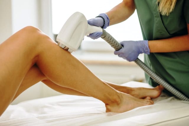 Mulher será indenizada após sofrer queimadura em clínica de estética