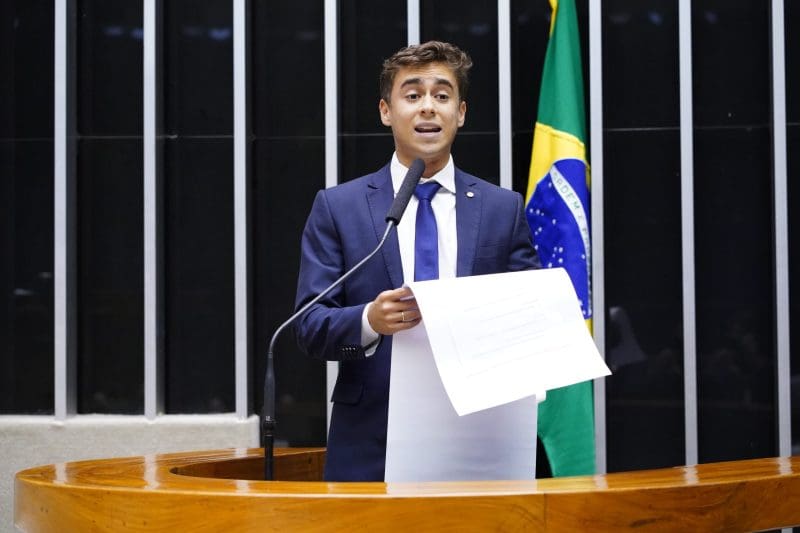 Moraes cobra explicações sobre celular de Bolsonaro